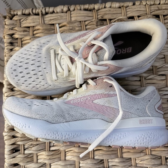 Brooks Shoes - Brooks Women's White and Pink Athletic Shoes